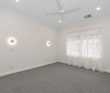 Ideal Beachside Lifestyle - Immaculately Renovated Two Bedroom Unit - Photo 3