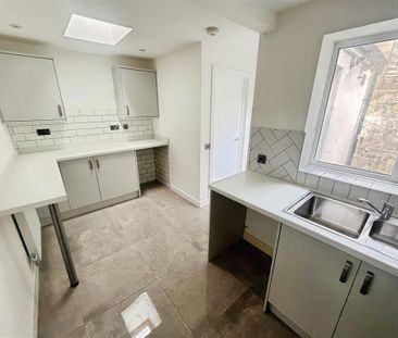 North Road, PORTH - Photo 3