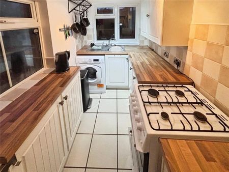 2 bedroom end of terrace house to rent - Photo 5