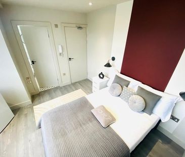 Room in a Shared Flat, Glenister Park Road, SW16 - Photo 1