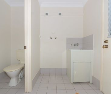 Included internet and water - Photo 2