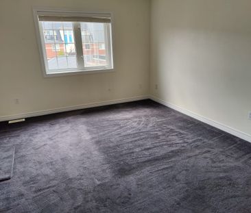 For Lease - 3373 Eglinton Avenue, Mississauga, Ontario - Photo 2