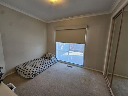 10 Reynolds Court, Roxburgh Park - Photo 4