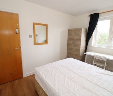 Room in a Shared Flat, Old Bellgate Place, E14 - Photo 1
