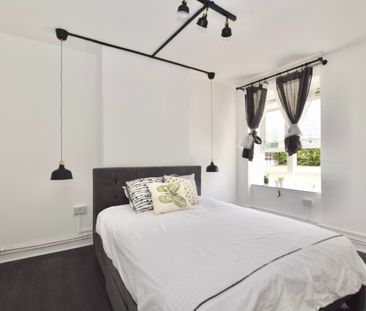 2 Bed Flat, Glendown House, E8 - Photo 1