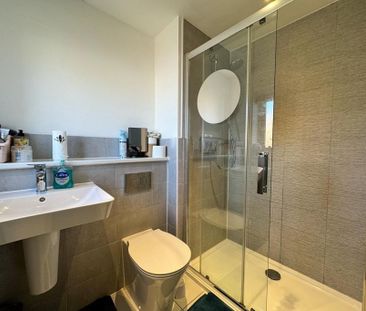 4 bedroom semi-detached house to rent - Photo 6