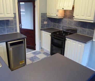 3 bedroom semi-detached house to rent - Photo 5