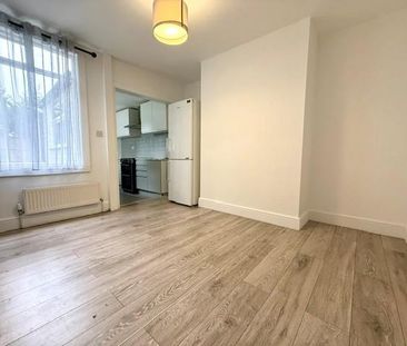 2 bedroom end of terrace house to rent - Photo 3
