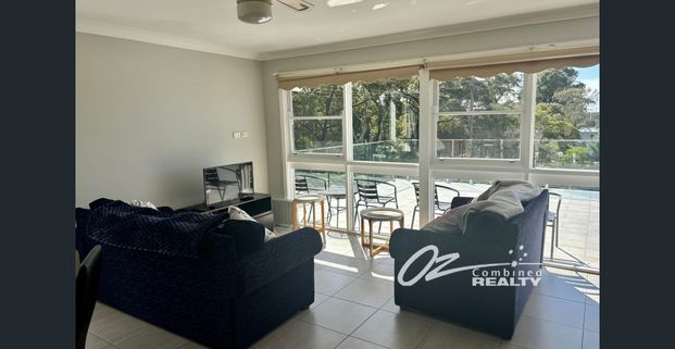 Upstairs 2-Bedroom Unit with Large Balcony – Close to Huskisson Waterfront & Main Street, Including utilities and Lawn Maintenance - Photo 1