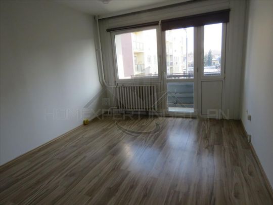 Kiadó jó állapotú panel lakás - Győr - Fotó 1