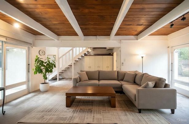 Low maintenance, Great location - Photo 1