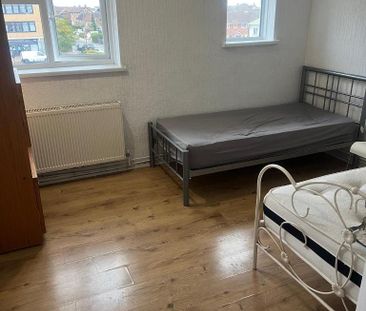 1 bedroom in a house share to rent - Photo 5