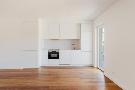 2 Bedroom Apartment, Lisboa - Photo 3