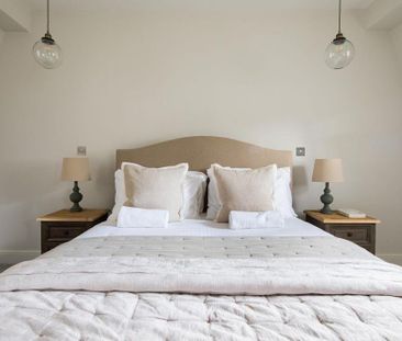 3 bedroom mews to rent - Photo 5