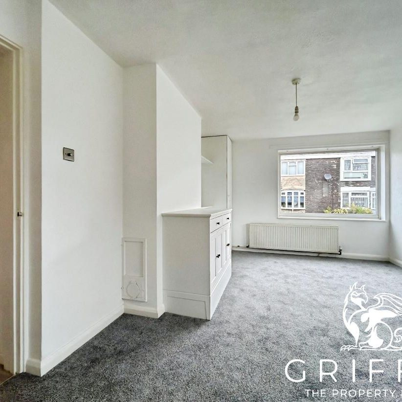 Braybrooke, Basildon, SS14 - Photo 1