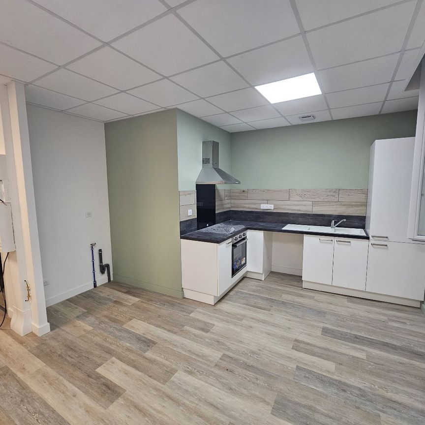 Location Appartement 3 pièces 75m² BURIE 17770 - Photo 1