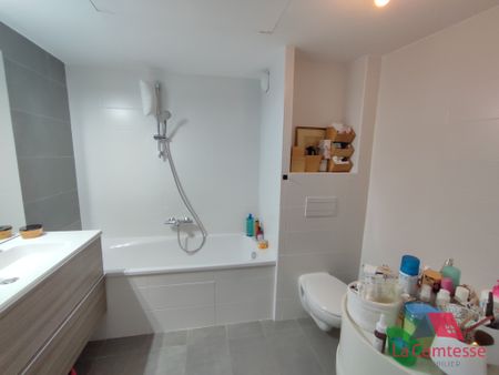 Location Appartement 4 pièces 77m² MARSEILLE 8ème - Photo 3