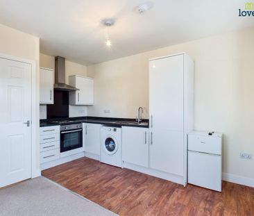 2 bedroom flat to rent - Photo 2