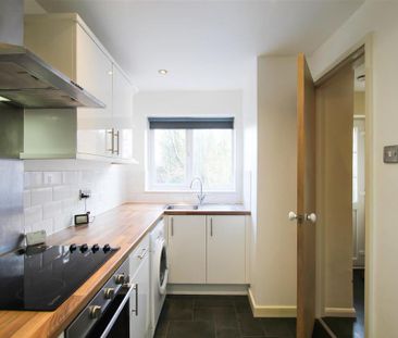 2 bedroom semi-detached house to rent - Photo 5