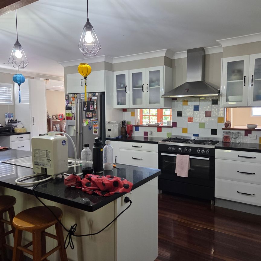 Holland Park West - Photo 1