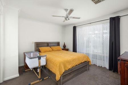 BEAUTIFULLY PRESENTED HOME! - Photo 2