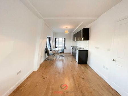 Holloway Road, Islington, London, N7 - Photo 4