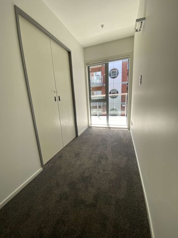 Modern 2-Bedroom Apartment in St Lukes - Photo 2