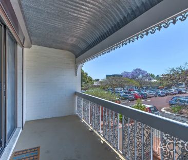 TWO BEDROOM TOWNHOUSE IN FANTASTIC LOCATION! - Photo 3