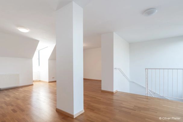 PROVISIONSFREI: MODERNE, HELLE 3-ZIMMER DG-MAISONETTE MIT TERRASSE - IDEAL FÜR PENDLER! - Foto 1