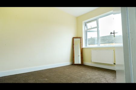 2 Bed Semi-Detached House, Walton Road, E12 - Photo 5