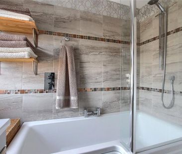 2 bedroom end of terrace house to rent - Photo 2