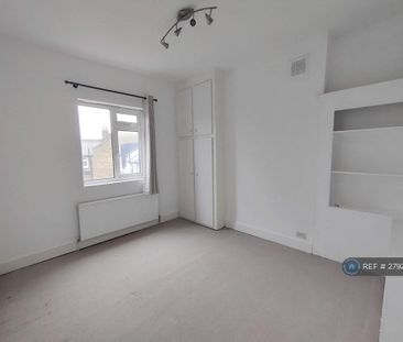 1 bedroom in a flat share to rent - Photo 4