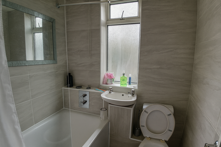 1 bedroom in a house share to rent - Photo 5