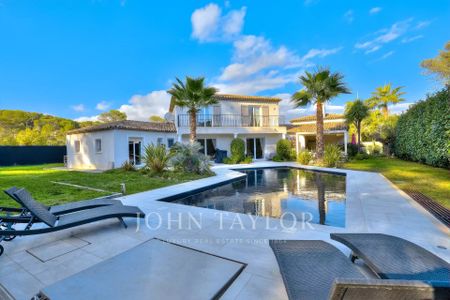 Maison à louer Mougins, Cote d'Azur, France7 500 EUR / Mois - Photo 3