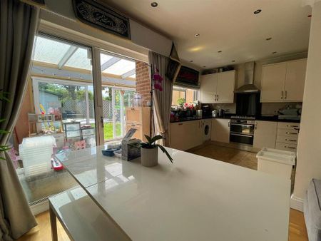 4 bedroom house to rent - Photo 3