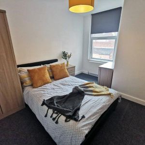 1 bedroom in a house share to rent - Photo 2