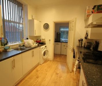 Rochdale Old Road, Bury, BL9 - Photo 3