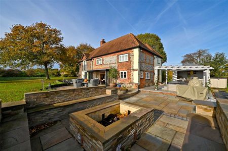 A country home which has been finished to an exceptionally high standard - Photo 3