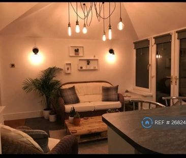 1 bedroom in a house share to rent - Photo 2