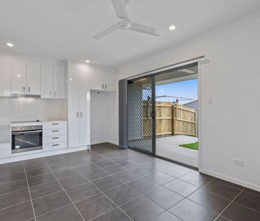 TIDY DUPLEX AVAILABLE NOW! - Photo 3