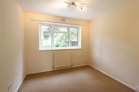 2 bedroom maisonette to rent - Photo 2