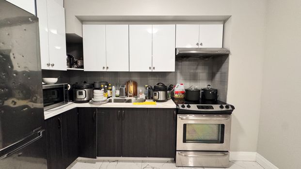 For Lease - 5745 Stanley Avenue Unit# Side upper, Niagara Falls, Ontario - Photo 1