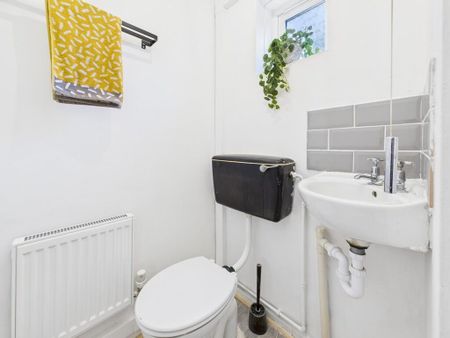 1 bedroom in a house share to rent - Photo 5