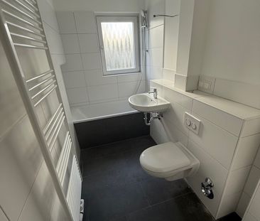 Erdgeschosswohnung mit Balkon in guter Lage - Photo 2