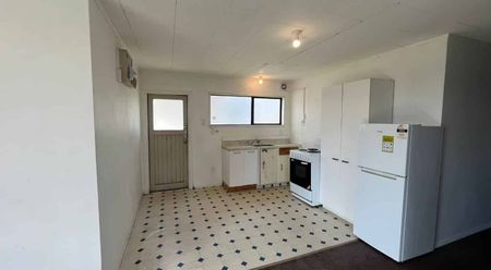 Otara, 2 Bedrooms - Photo 3