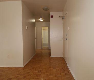 For Lease - 33 Central Parkway Unit# 203, Mississauga, Ontario - Photo 4