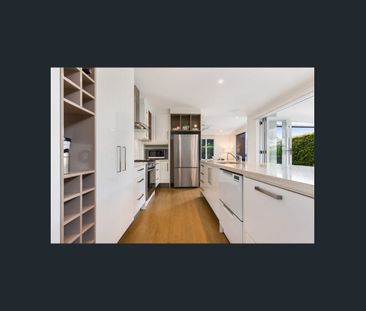 Gorgeous coastal lifestyle fully furnished home on offer. Lease ter... - Photo 4