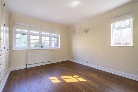 5 bedroom detached house to rent - Photo 2