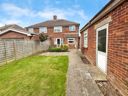 3 bedroom semi-detached to rent Preston Drive, IP1 - Photo 1