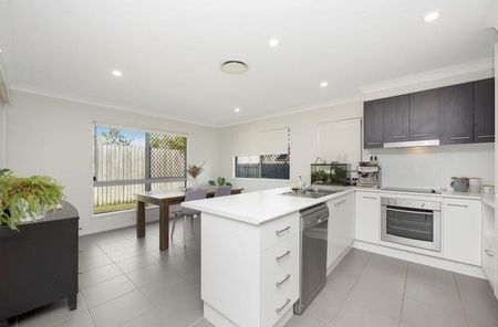 Prime North Shore Living 4 Bedroom Family Home - Photo 4